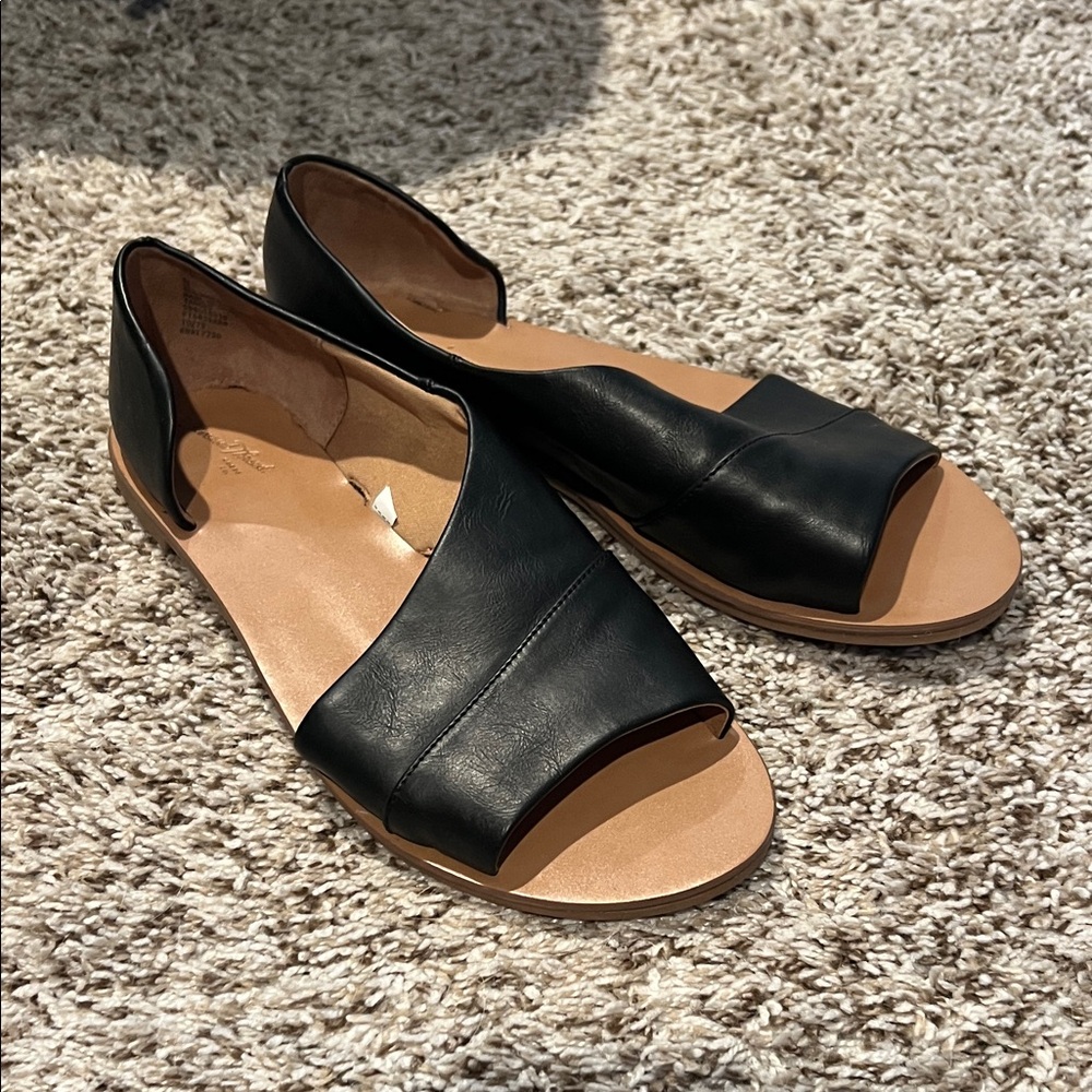 Universal Thread Black Open-Toe Sandals